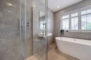 Family bathroom- click for photo gallery